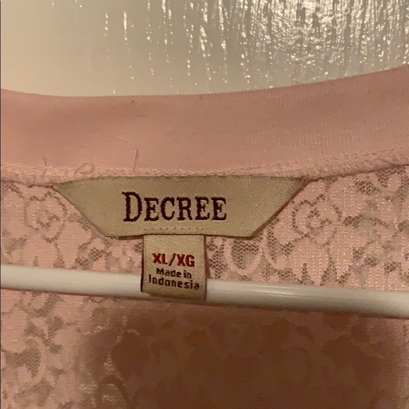 🐳 Sheer pink lace top - Picture 2 of 4